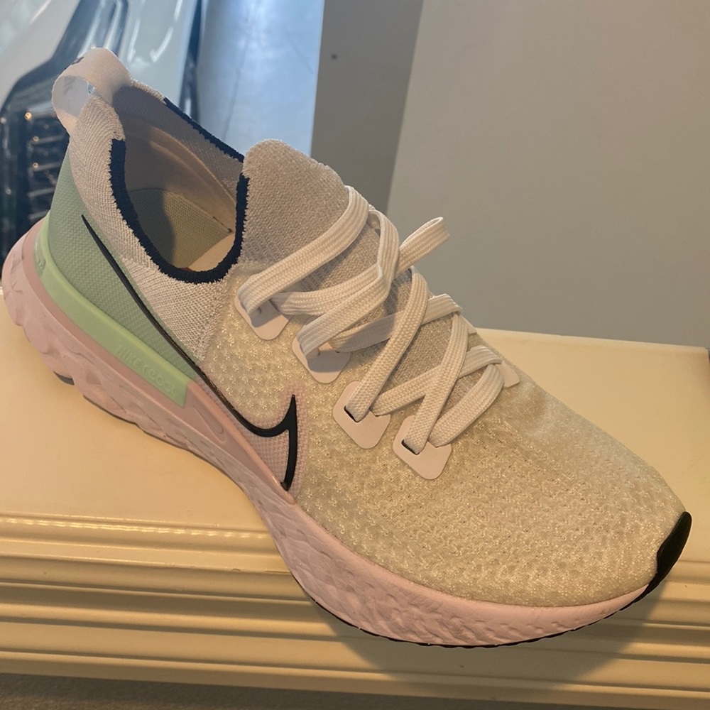 Like new Nike react running shoe
